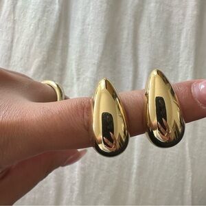 Teardrop earrings